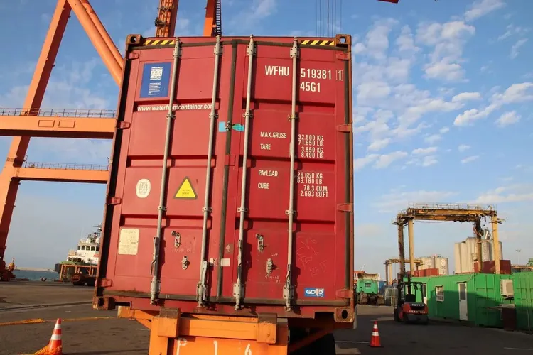 該貨櫃是上個月22日從美國洛杉磯出發，本月16日下午2時多抵達台中港。資料照片