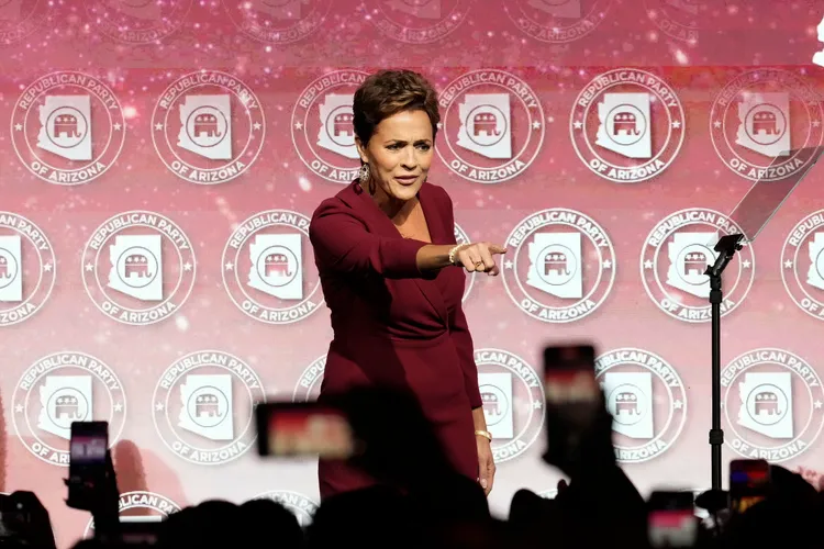 雷克曾任電視主播，選前聲勢浩大。美聯社