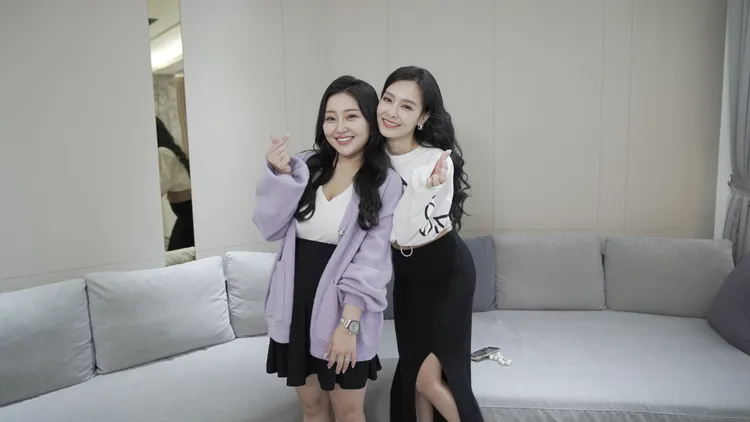 闆妹(左)好品味讓王思佳佩服。