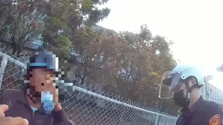 潘男在酒測前不斷漱口，仍被測得超標。讀者提供