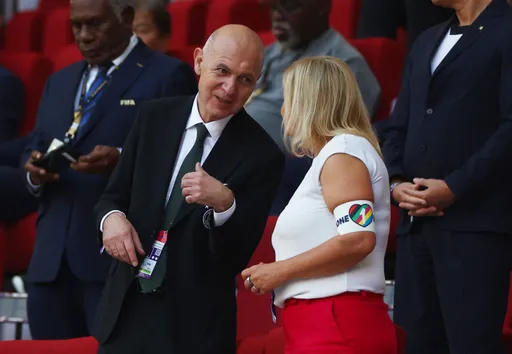 越禁越暢銷!FIFA下令禁止配戴後 彩虹臂章熱賣到缺貨