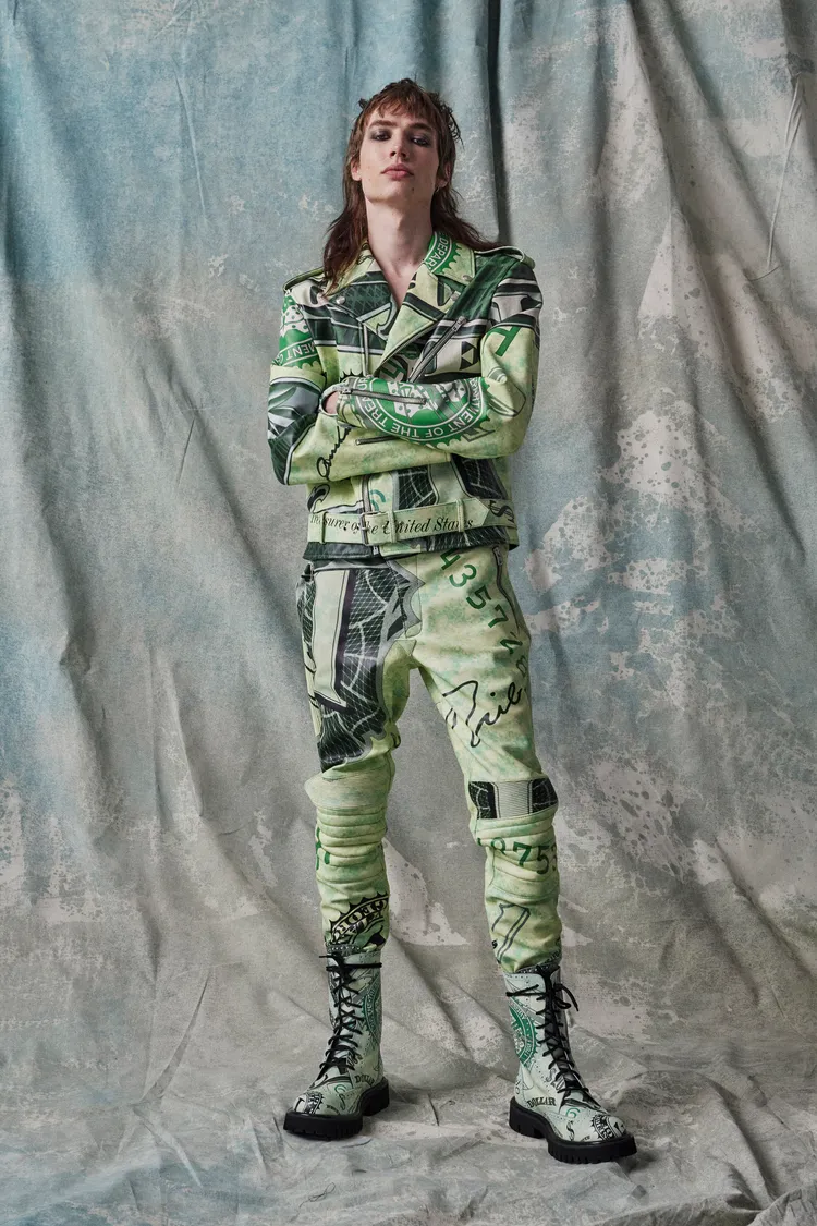 MOSCHINO 2023早秋系列男裝。品牌提供