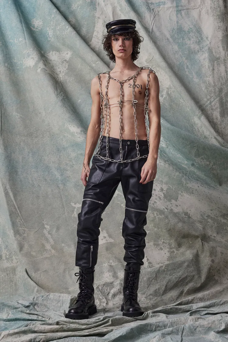 MOSCHINO 2023早秋系列男裝。品牌提供