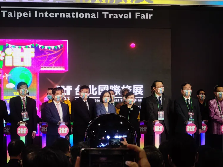 總統蔡英文、台灣觀光協會會長葉菊蘭、交通部部長王國材及各國觀光單位代表，共同出席「2022 ITF台北國際旅展」開幕典禮。田欣雲攝