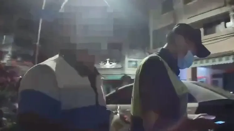 警方告知酒測超標要逮捕，梁男竟問：「可不可以明天再報到？」讓警察傻眼。讀者提供
