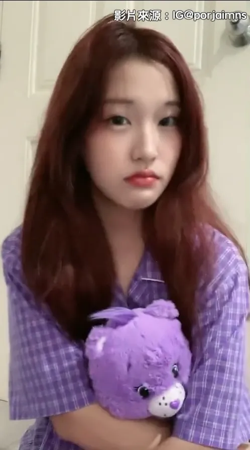 女友臉上不開心，但看起來好可愛，完全生不了氣。抖音 @porjaimns 授權刊登