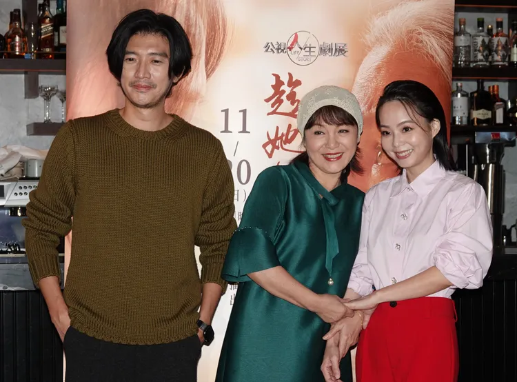 孫淑媚（右起）、潘麗麗、曾少宗在劇中是一家人。陳德興攝