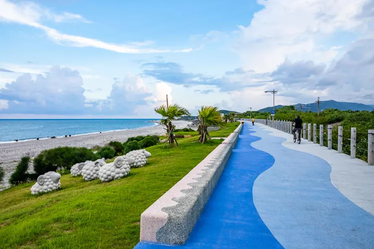 太平洋公園連接兩潭自行車道。縣府提供