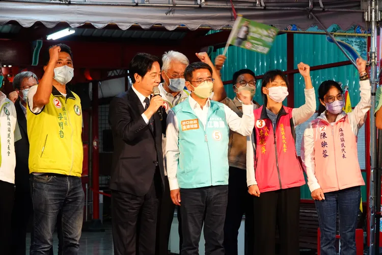 副總統賴清德14日到宜蘭連開4場廟口開講，19日又要再度加開2場，用個人政治魅力替江聰淵助攻。資料照片