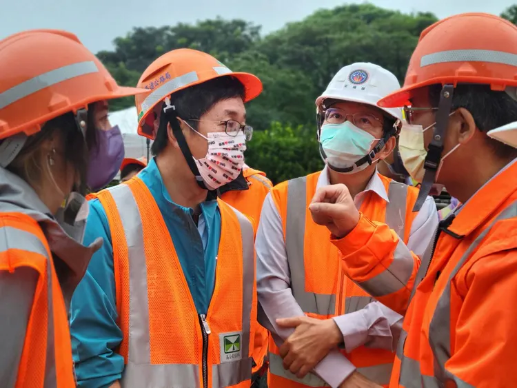 蔡適應在得知國道汐止崩塌，隨即前往勘災。蔡適應提供