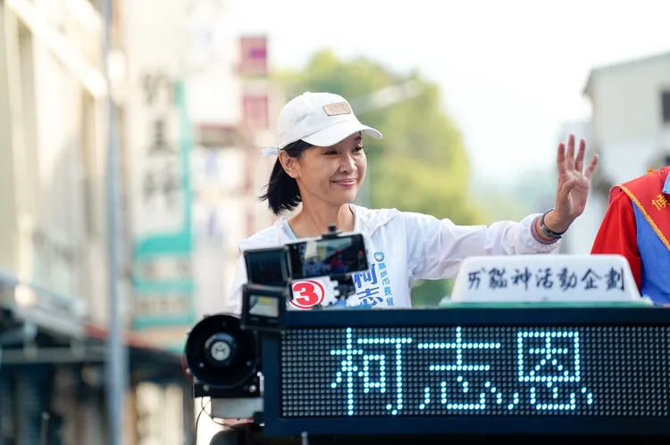 柯志恩說，過去國民黨對於高雄的經營上，都完全是靠議員在地方經營，國民黨要深自檢討。柯辦提供