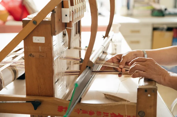 噶瑪蘭族迄今仍以香蕉絲織就自己的文化。文總提供