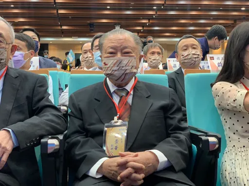 鄭崇華指電動車是未來趨勢「無庸置疑」　對人類影響太大