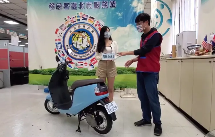 台北市區監理所講師柳宇承技士講解相關規定。翻攝畫面