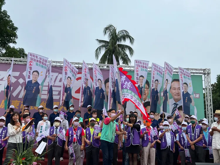 授旗。李清聖提供