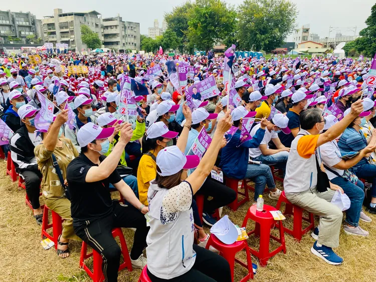 支持群眾，熱情滿滿。李清聖提供