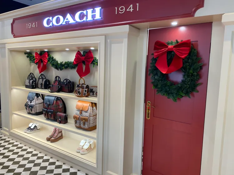COACH Holiday快閃店以禮品店形式呈現。林哲良攝