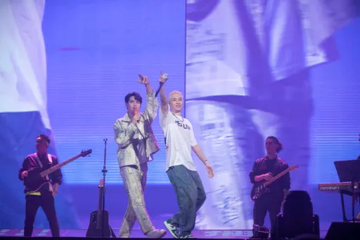 周湯豪演唱會Day2陳零九衝上台討債　女粉今換丟性感蕾絲內褲