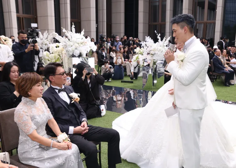 王家梁感謝爸媽養育之恩。陳明中攝