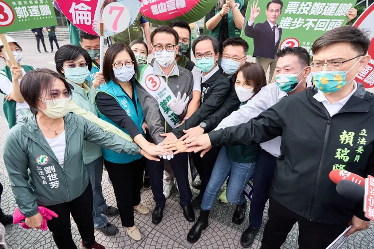 鄭運鵬指張善政在擔任行政院長內給桃園一個不可能的任務。鄭運鵬競辦提供