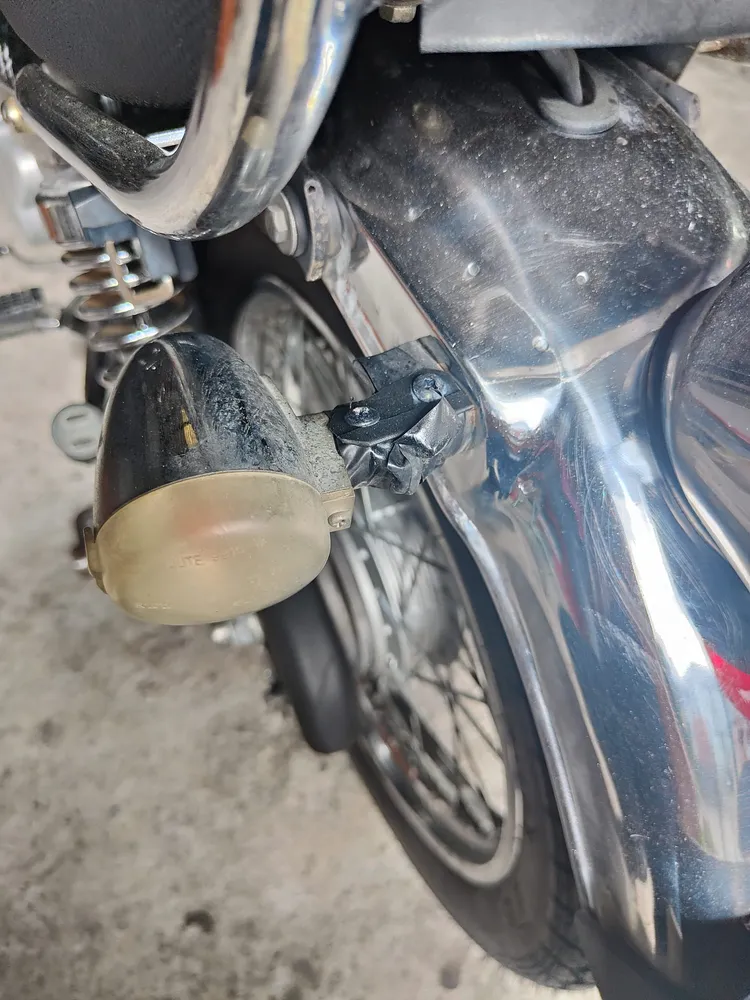 連方向燈壞成這樣也沒整理。翻攝爆料公社