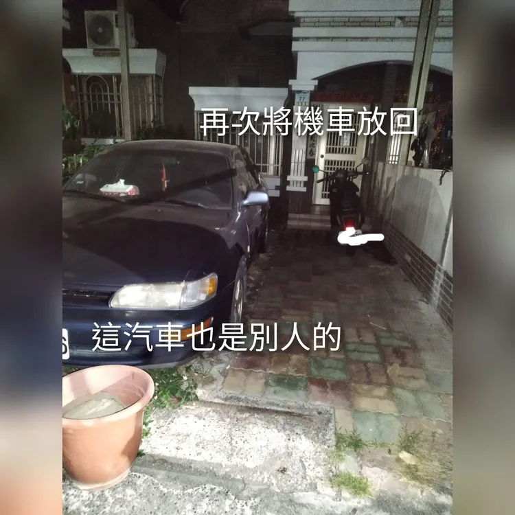 連汽車、機車都輪流來停。翻攝爆料公社