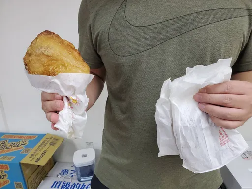 毒犯養3惡犬 警察備酥炸大雞腿收服緝毒成功