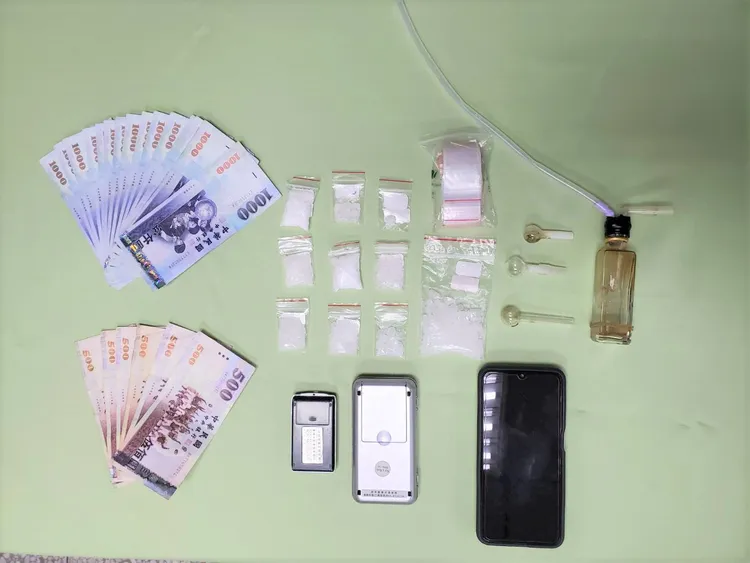 警方查扣的毒品等贓證物。讀者提供