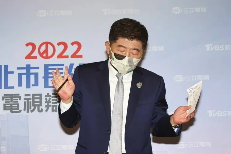 鈕則勳直言，陳時中的自爆和蔣猛攻高端疫苗爭議，成功扭轉選戰。葉志明攝