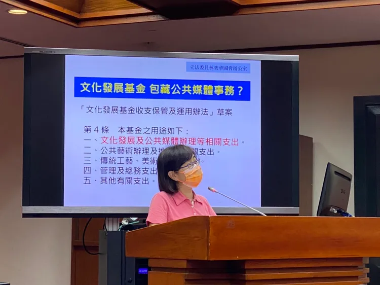 林奕華質疑文化部將手伸進媒體。張曜麟攝