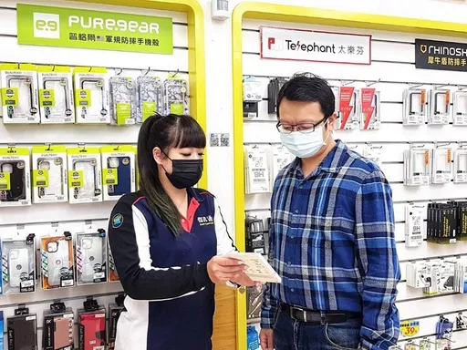 雙11加碼 兩大通訊行手機配件買一送一