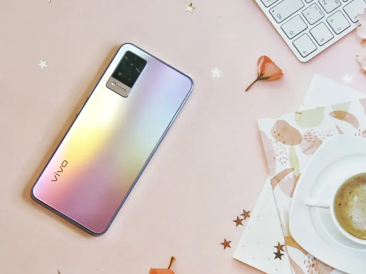 傑昇通信雙11推出vivo V21s新機買萬送萬。業者提供