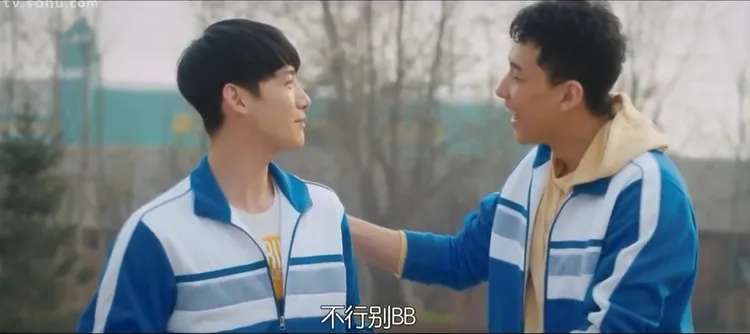 「逼逼」二字出處是中國網路電劇《匆匆那年》男角喬然（左）與好友的對話。翻攝自「Gimy 劇迷」