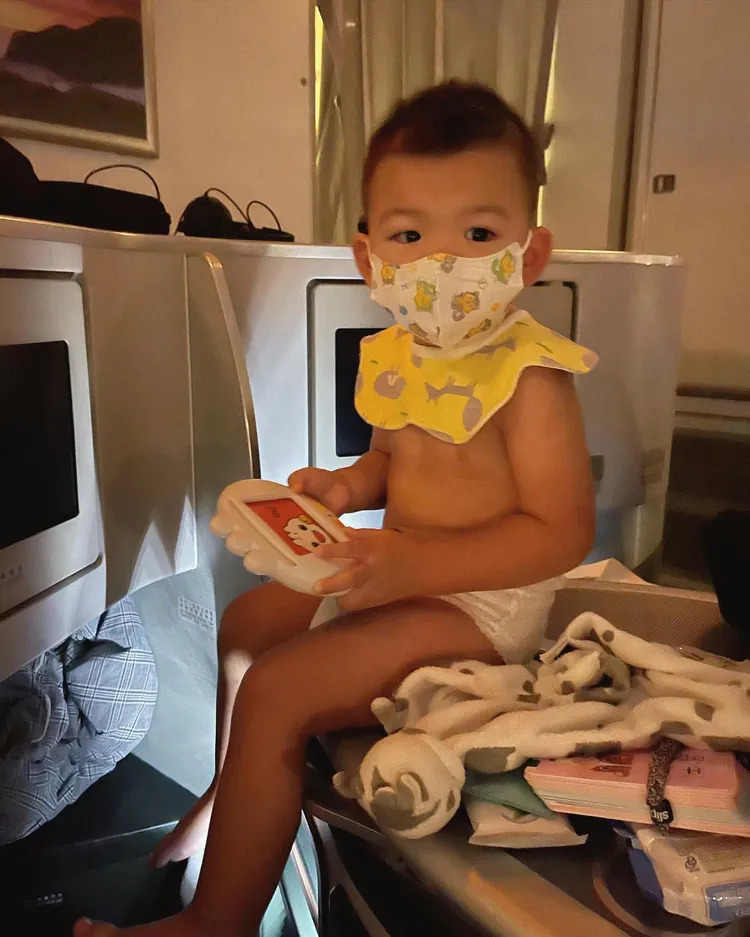 Aston一臉懵樣。翻攝林可彤臉書