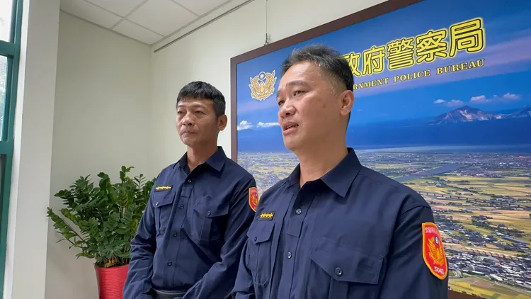 副所長張政賢（右起）、警員蔣銀星。林泊志攝