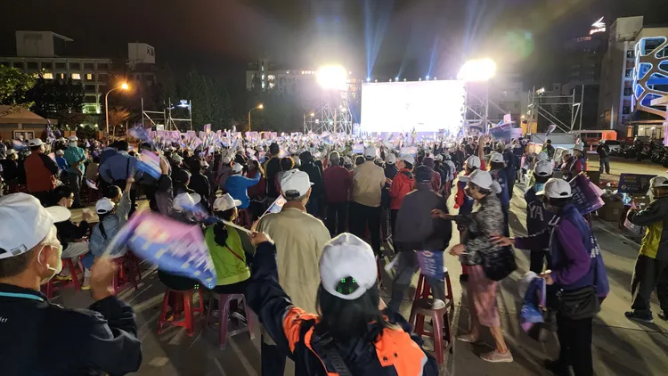 葉竹林支持者情緒高昂，展現堅強基層實力。許逸民攝