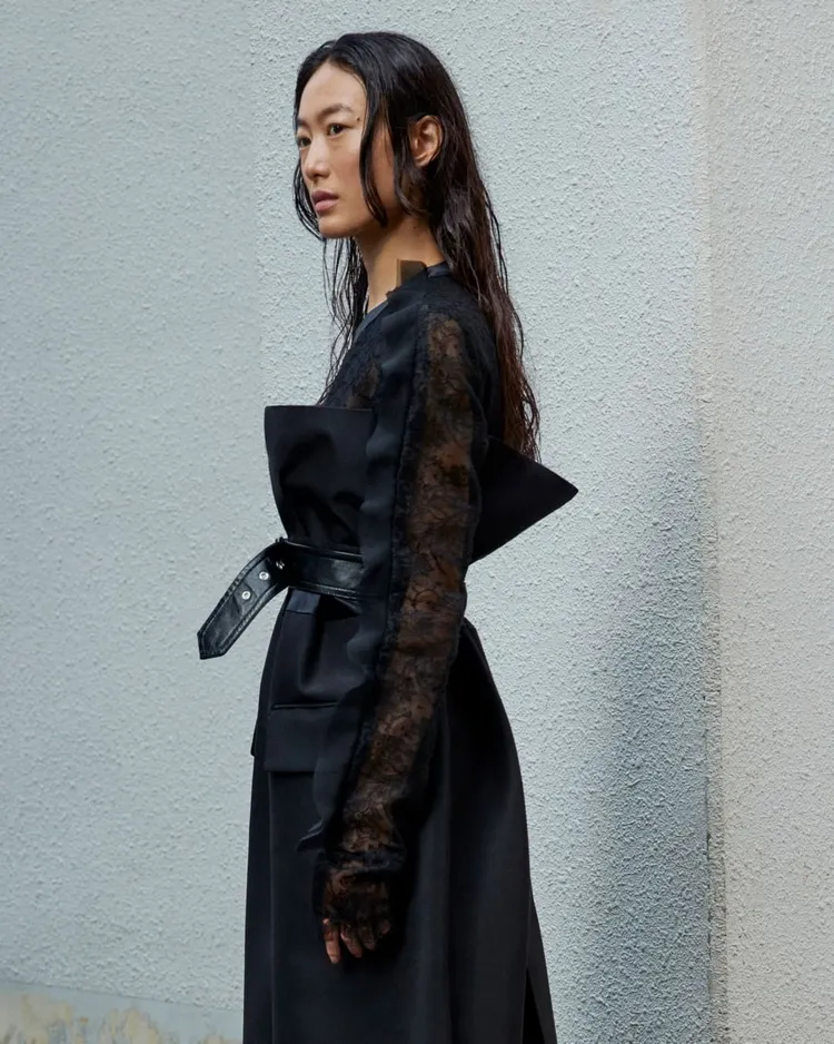 秦舒培身上的sacai秋冬新裝，獲得網友一面倒的好評。翻攝sacaiofficial IG