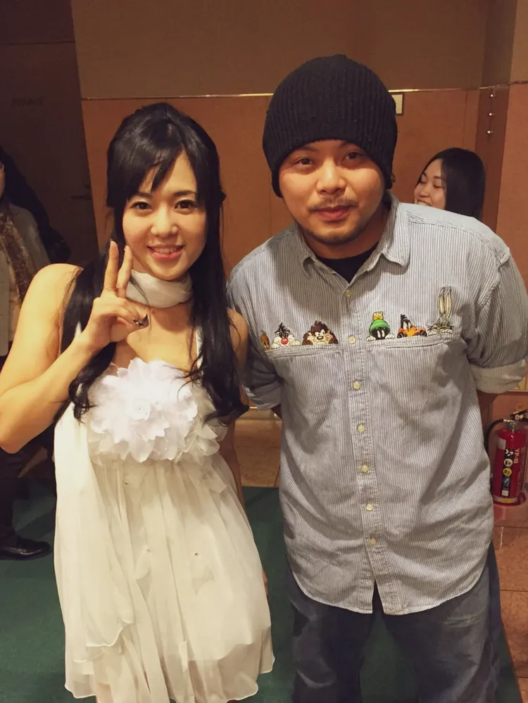 黃明志（右）多年前與蒼井空的合照。翻攝黃明志臉書