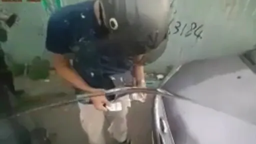安全帽帶未扣遭攔查　傻眼！自信滿滿掏口袋竟掉出毒品
