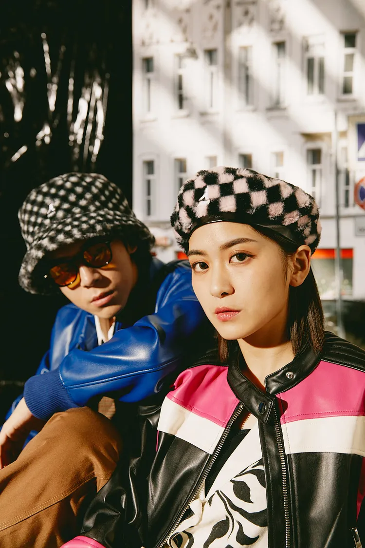 FAUX FUR材質則如棉被般擁有厚實綿密的觸感，推出漁夫帽、貝雷帽等款式。業者提供