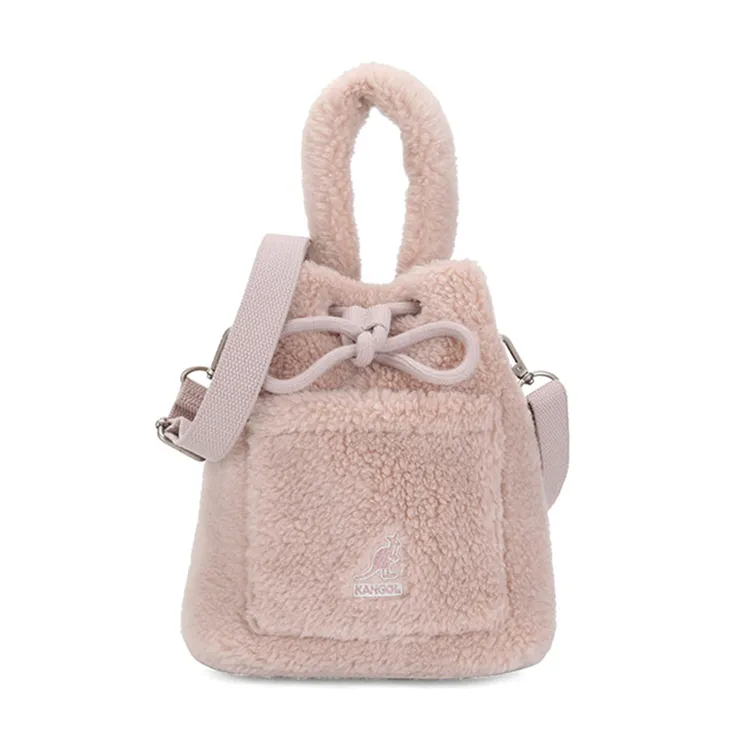 Bichon Ⅱ 棉花糖系水桶包，粉紅色款售價2980元。業者提供