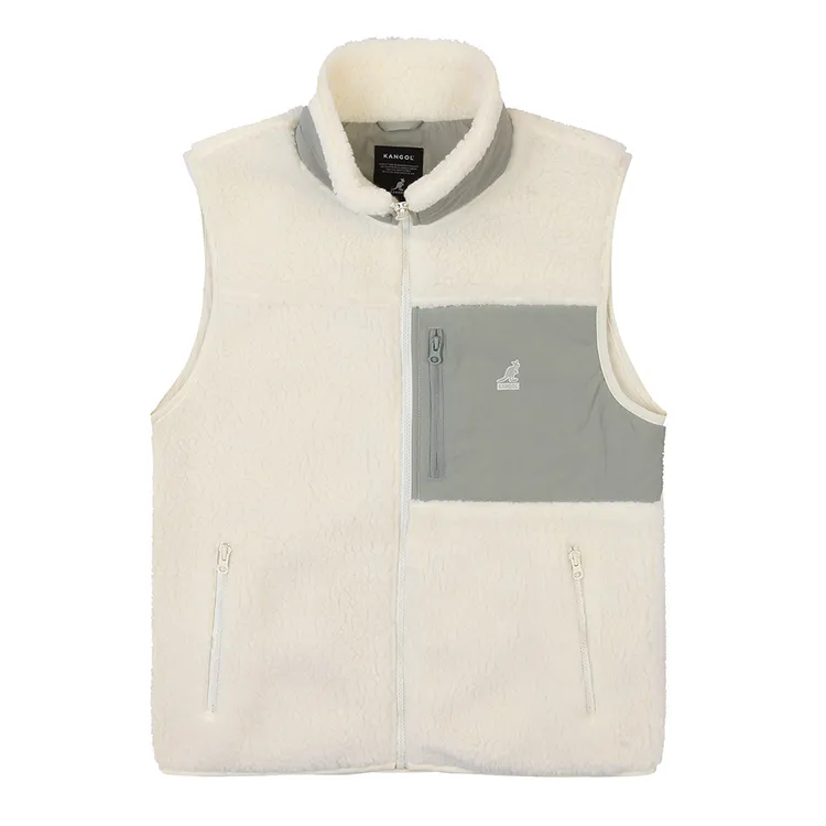 Patch胸前拼接毛絨背心，米白色款售價5680元。業者提供