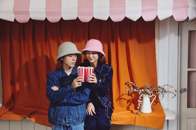 FURGORA帽款材質來源為自然掉落的兔毛，表面纖維光滑蓬鬆，絨毛長而柔順，推出鐘型帽、504鴨舌帽、貝雷帽、蘋果帽等款式。業者提供