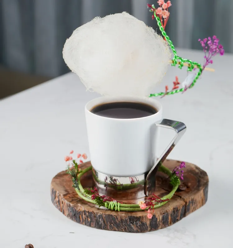 心情不美麗？來杯「雨過天晴」」（380元+10%）幫自己打氣。中山九昱希爾頓逸林酒店提供