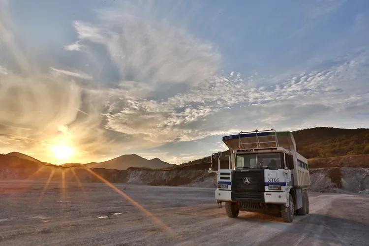 台泥企業團大陸江蘇句容廠率先導入全礦區覆蓋無人駕駛電動礦車，開創兩岸水泥業首例。台泥提供