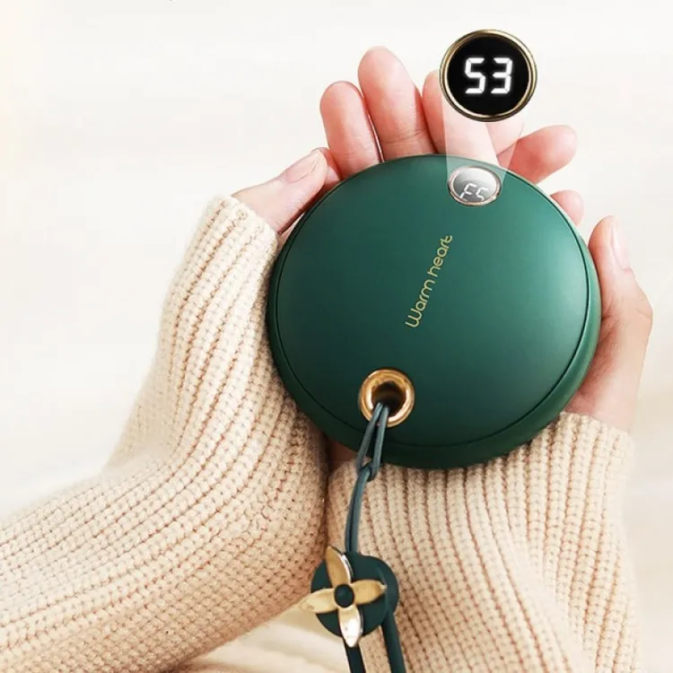 blade-馬卡龍熱敷掛繩速暖寶特價499元。業者提供