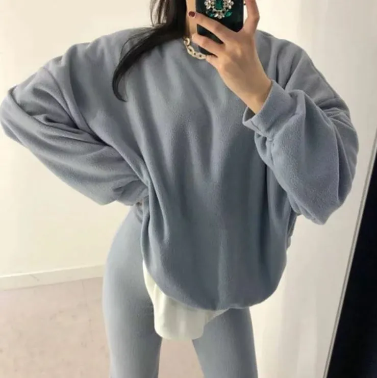 宜得利家居-法蘭絨羊羔毛居家服特價1080元。業者提供