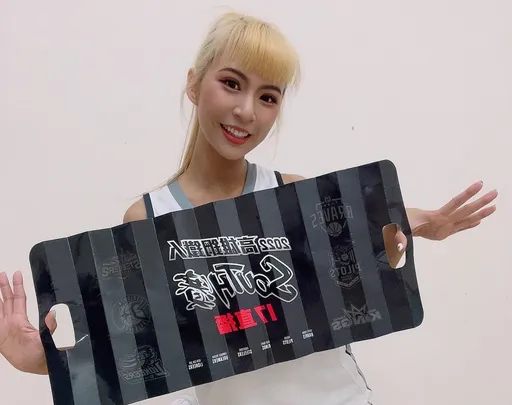 搞怪取名很好記 鋼鐵女神雅典娜「疑雲」除了愛跳舞還是操偶師