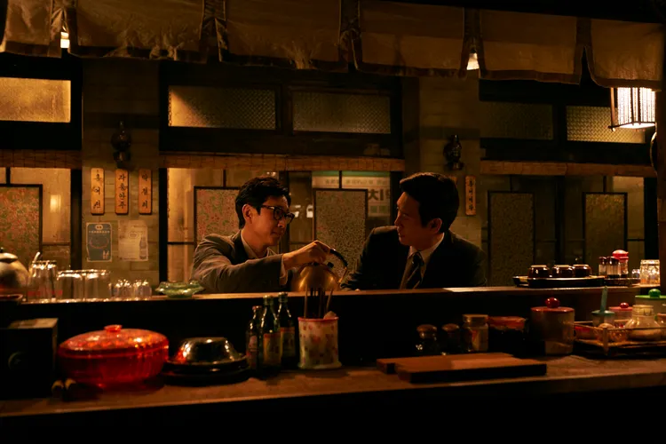 薛景求（右）、李善均片中原本合作愉快，因一場意外，關係出現裂痕。華映娛樂提供