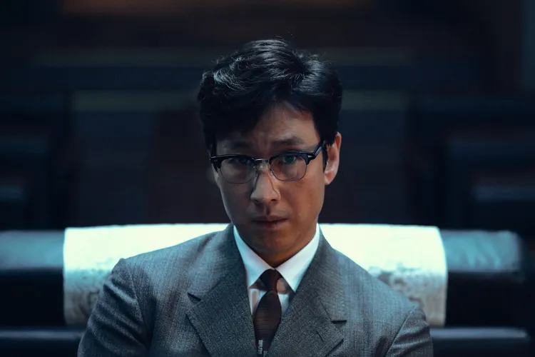 李善均飾演戰略幕僚，幫助薛景求走向總統之路。華映娛樂提供